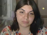Bonjour à tous ! Je suis une douce brune aux yeux pétillants et au sourire chaleureux.
J