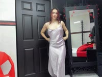 Hello, I am a passionate and creative young woman, ready to make every show with me truly unforgettable. I love chatting, discovering your fantasies, and creating personalised experiences just for you.I speak a little English (I try Hahaha) and clearly Spanish, so you can always feel comfortable in my room.