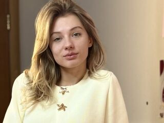 naked girl with webcam masturbating with sextoy IllaLafleche