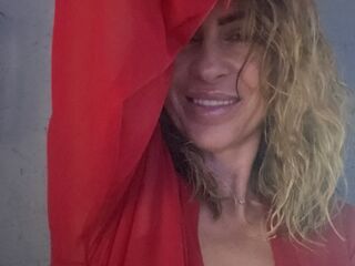cam girl playing with vibrator SandraQuinsy