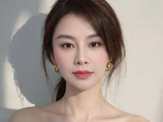 cam girl playing with dildo XiaoJuan