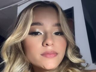 nude webcamgirl photo AaishaCollin