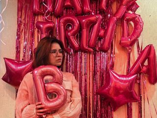 hot strip tease web cam AdinaBoas