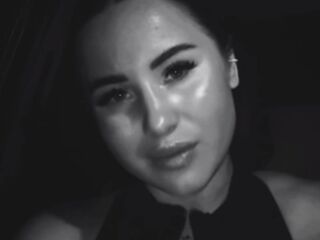 naughty cam girl fingering pussy AliceFluffy