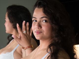 topless cam girl AliceMorellli