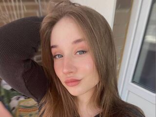 cam girl chatroom AliceTrenton