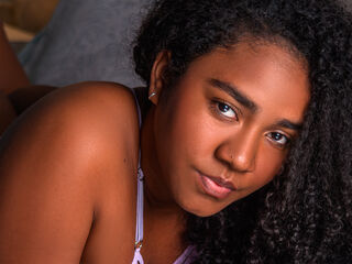 camgirl masturbating with sex toy AmaraRuiiz