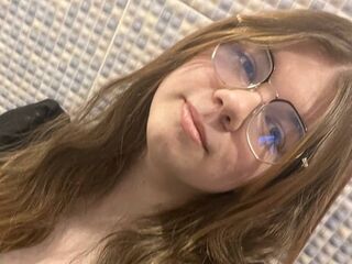 naughty camgirl fingering shaved pussy AminaBlooms