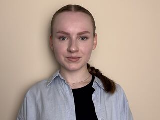 webcam babe chatroom BettyannGrenon