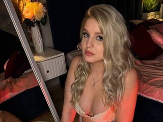 cam girl playing with vibrator BlondieVi
