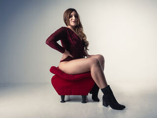 camgirl fingering pussy BrielleKay