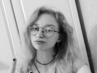 camgirl playing with sextoy BrittenyTannen