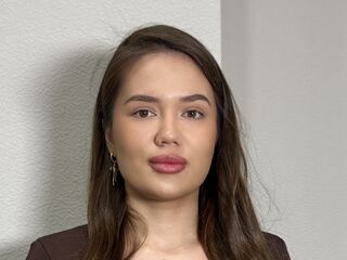 cam girl playing with vibrator CammieLosecco