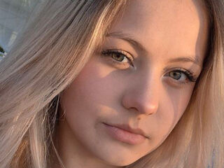 naked girl with webcam fingering pussy CarissaRolark