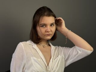 naughty cam girl fingering pussy CaritaMattox