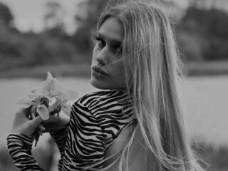 webcamgirl chat room CharisseBuonomo