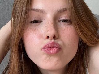 camgirl playing with dildo DianaMuse