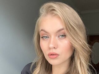 hot webcam ElaraBrooks