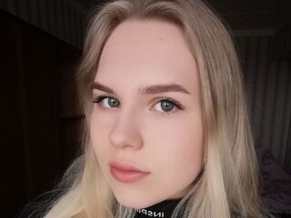 beautiful camgirl ElleSerenity