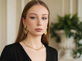 nude camgirl picture EmaGurrad