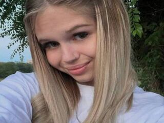 hot cam girl masturbating with dildo EricaVon