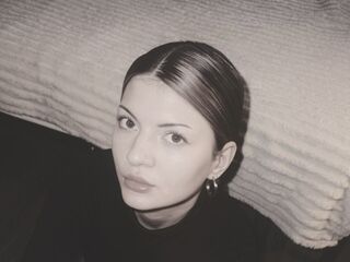 nude webcamgirl GenaBaillargeon