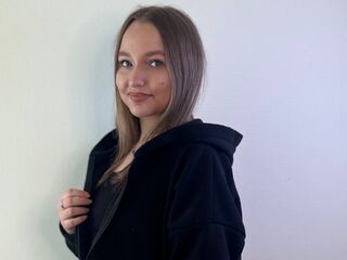 naughty camgirl masturbating with vibrator HortenciaAldi