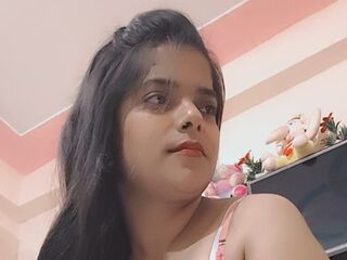 beautiful webcamgirl HottyAyeha