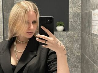 naked cam girl masturbating with dildo JenaeMcquillen