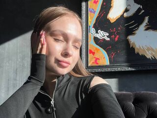 camgirl fingering bald pussy JettaCresswell