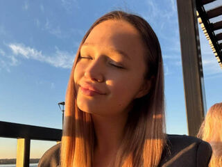 live webcam performer KatharineDeakyne