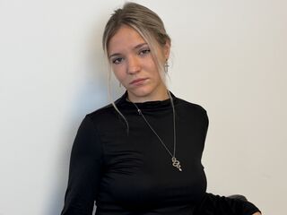 naughty camgirl fingering pussy KeiraTullier