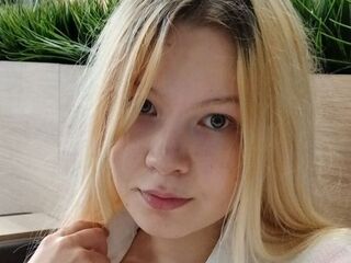 naked camgirl fingering pussy KendraBliss