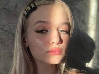 girl showing tits KianaStark