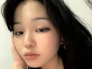 cam girl playing with vibrator KizzyScheidegger
