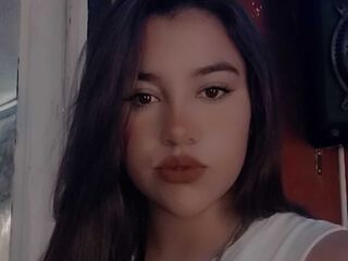 cam girl showing tits LauWillson
