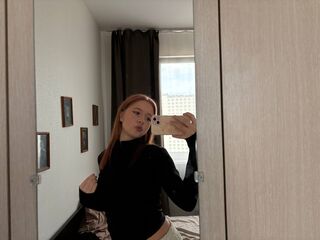 camslut showing pussy LennieLukasik