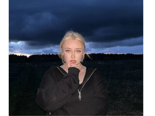 hot cam whore LitaBloom