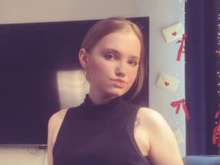 nude webcamgirl picture LoraKen