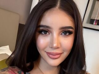 girl webcam show LucciaSantos