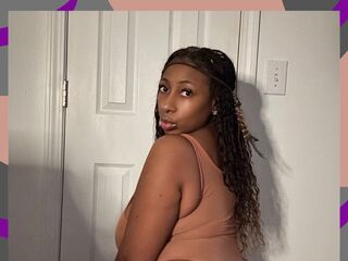 topless webcam girl MadamGlam