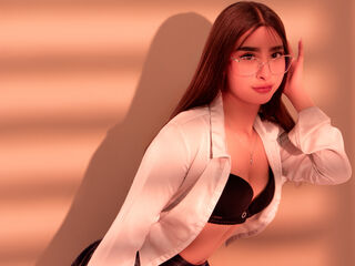 camgirl playing with dildo MelanyBloom