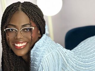 naked camgirl fingering pussy MilaMuse