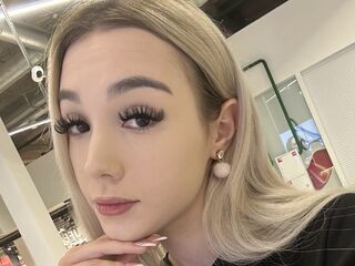 topless webcamgirl MollieClasby