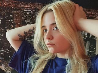 hot cam girl fingering pussy MonnieMoniz