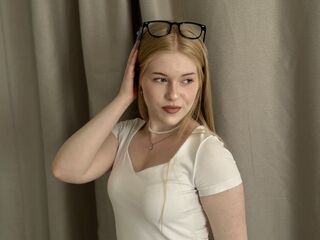 naked girl with webcam NikkiByous