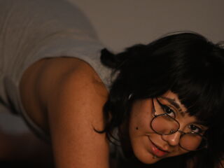 camslut showing pussy NoemieBlanche