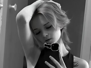 girl fingering pussy PaulinaCundiff