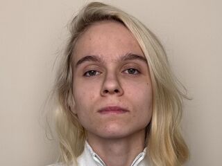 camslut showing pussy PoulaShade