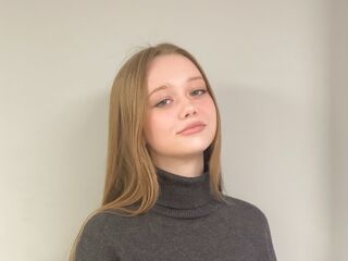 camgirl playing with sextoy RandiEast